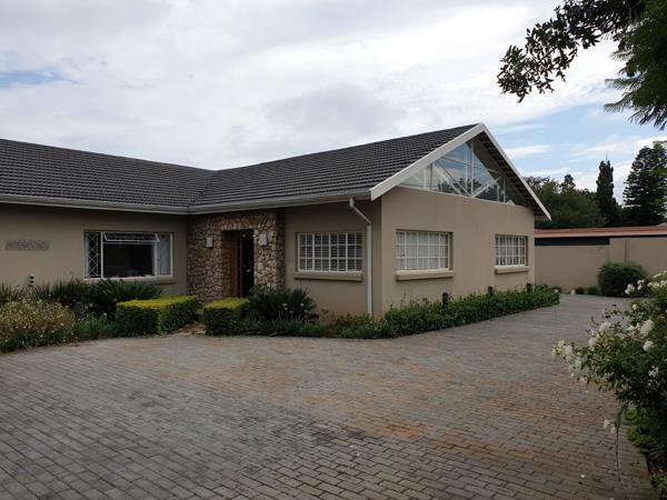 6 Bedroom House