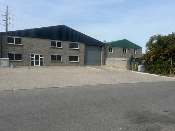 832 m² Industrial space