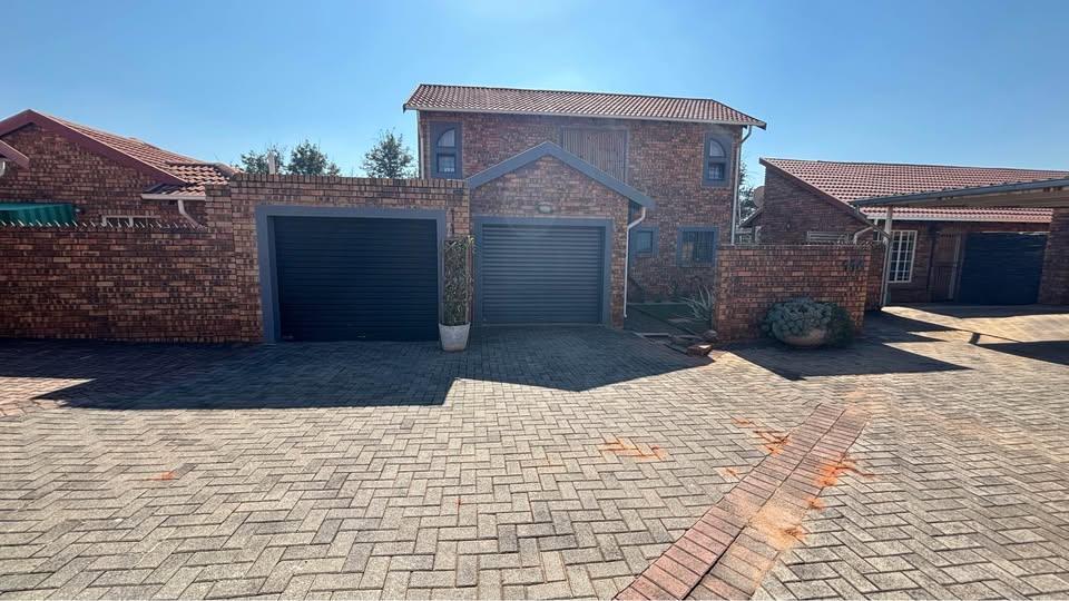 3 Bedroom House in Magalieskruin