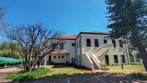 906 m² Office Space