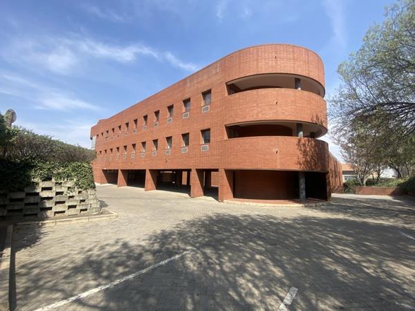 2 038 m² Office Space