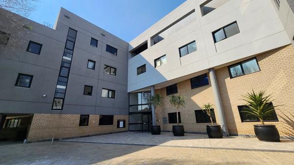 738 m² Office Space