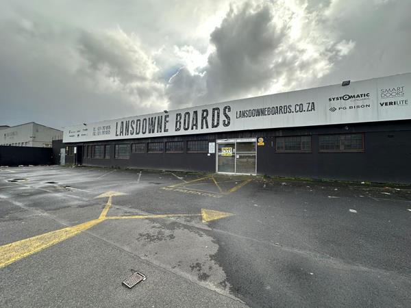 1 048 m² Retail Space
