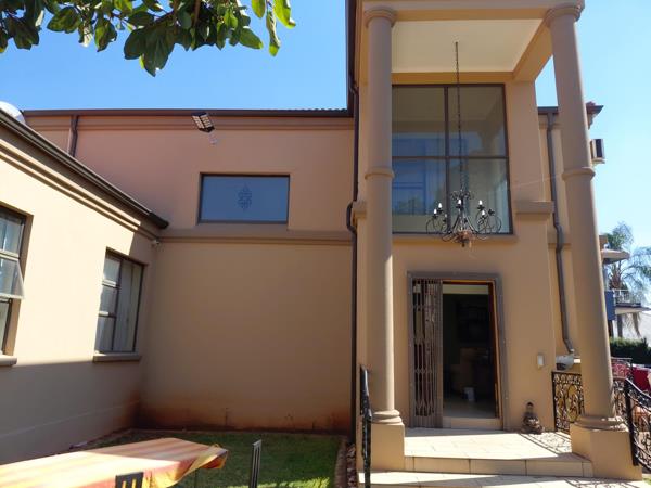 6 Bedroom House