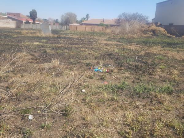 3 072 m² Land