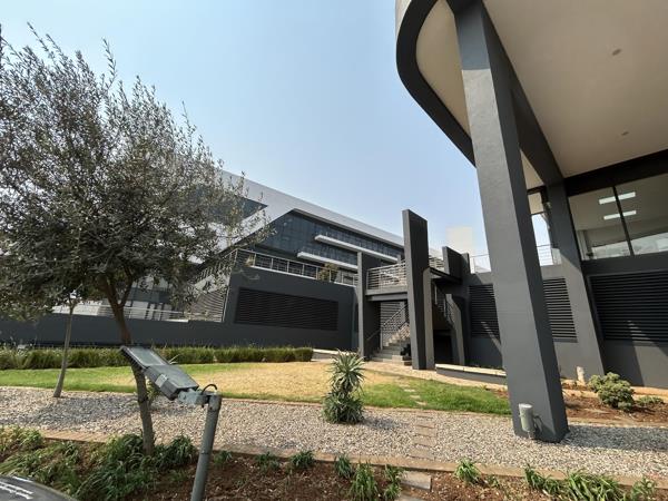 374 m² Commercial space