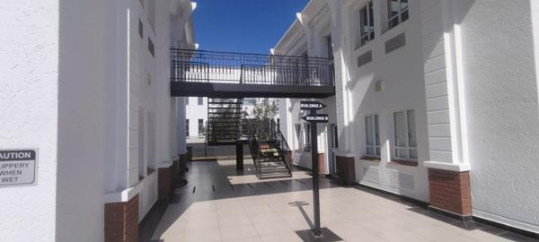 376 m² Retail Space