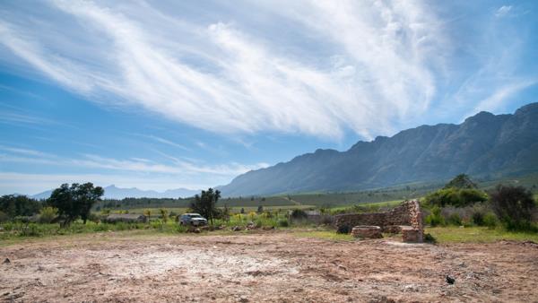 1 042 m² Land