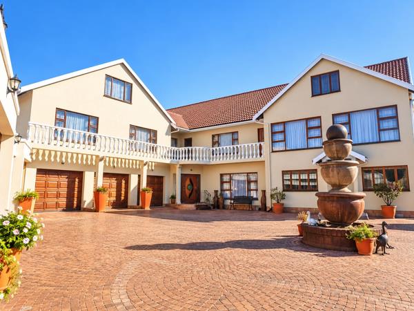 8 Bedroom House