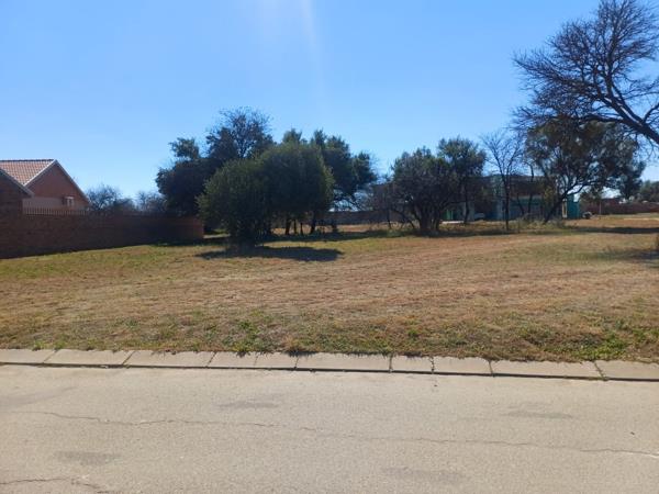 1 180 m² Land