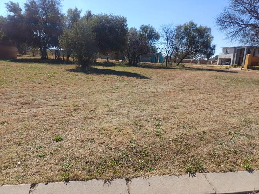 1 180 m² Land