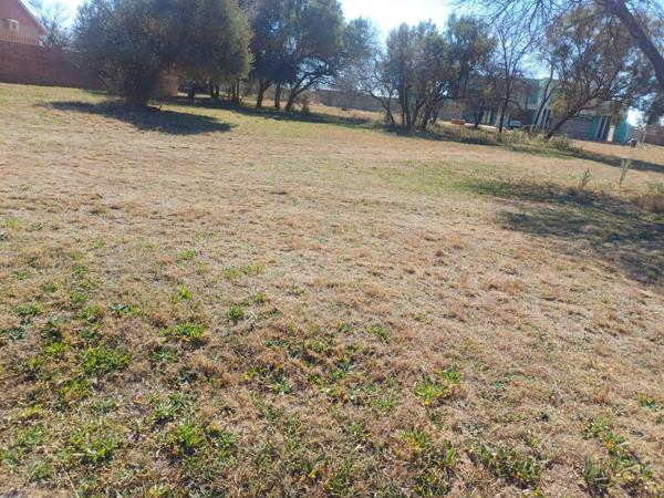 1 180 m² Land