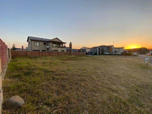 548 m² Land