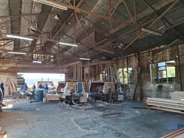 1 985 m² Commercial space
