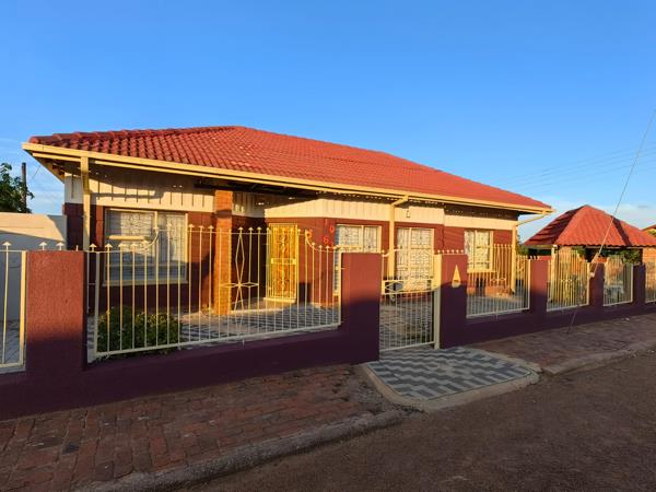 5 Bedroom House