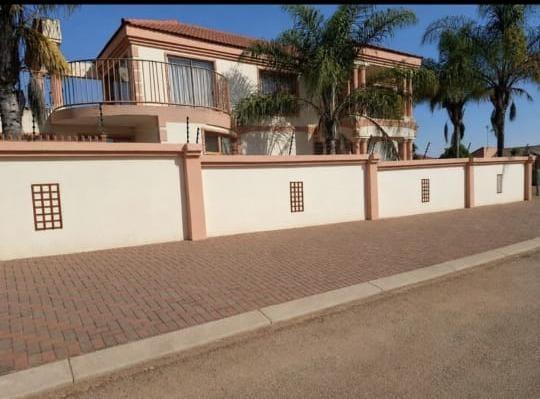 6 Bedroom House