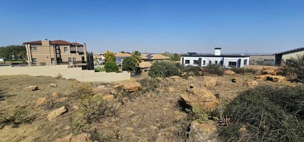 1 020 m² Land