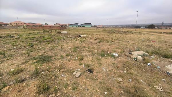 688 m² Land