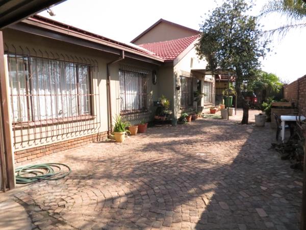6 Bedroom House