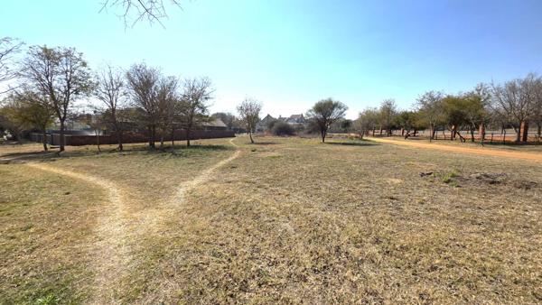 1 319 m² Land