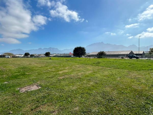3 904 m² Land