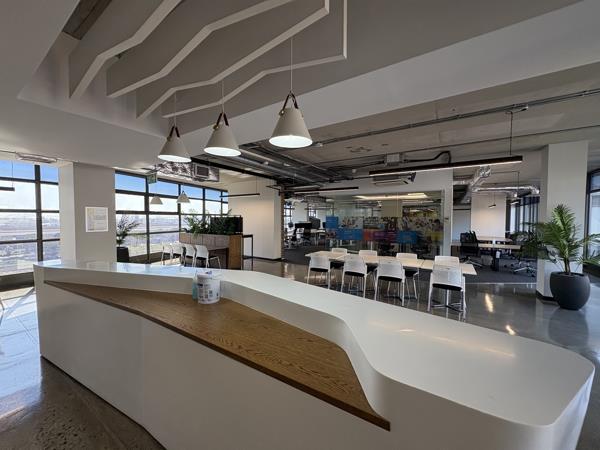 703 m² Commercial space