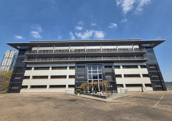 1 597 m² Commercial space