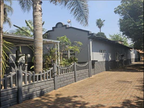 6 Bedroom House