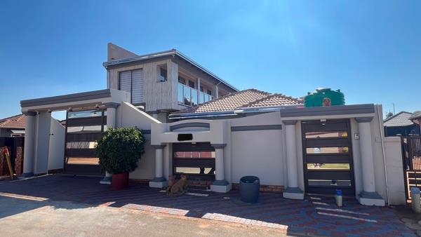 7 Bedroom House