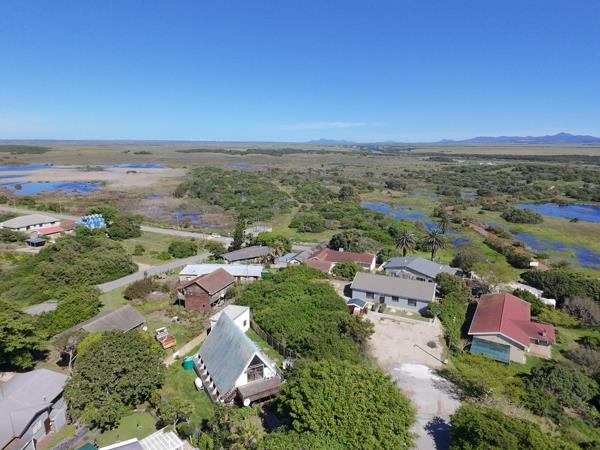 735 m² Land