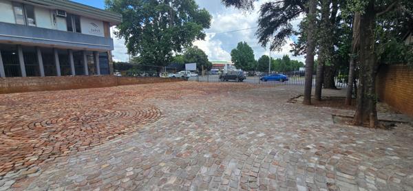 700 m² Commercial space