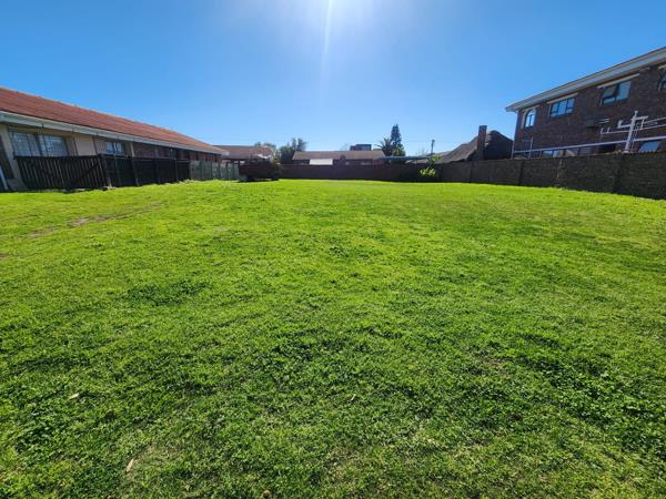600 m² Land