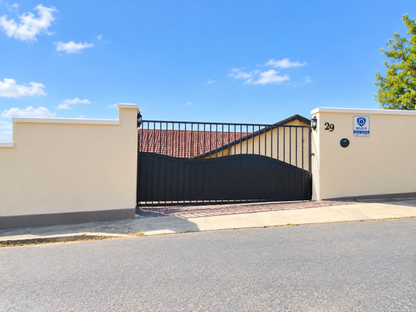 6 Bedroom House