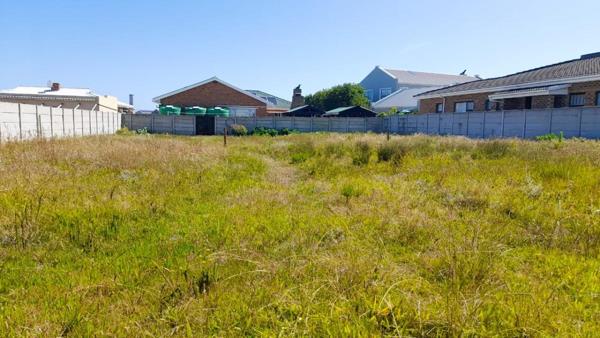 700 m² Land
