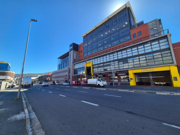 703 m² Commercial space