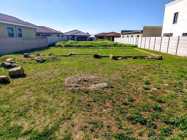 345 m² Land