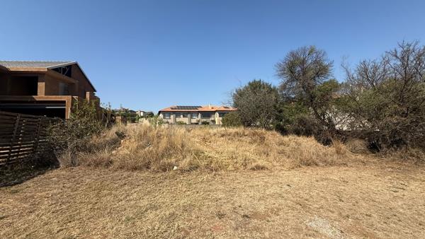 1 010 m² Land