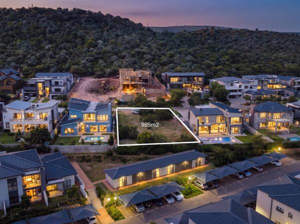 985 m² Land