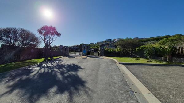 1 589 m² Land
