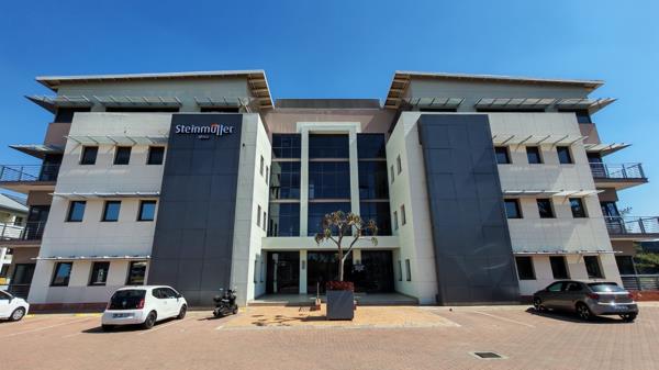 566 m² Office Space