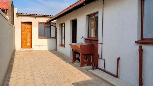 6 Bedroom House