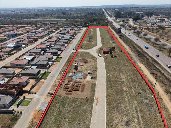 303 m² Land
