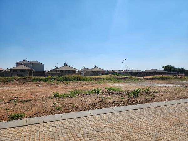 302 m² Land