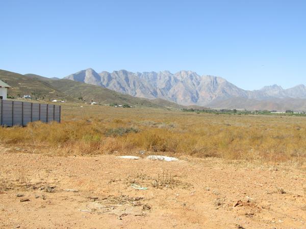 600 m² Land