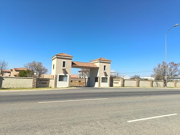 750 m² Land