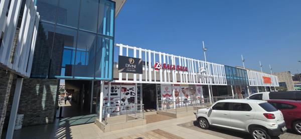 696 m² Commercial space