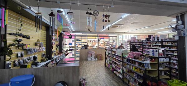 696 m² Commercial space