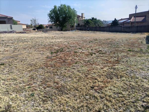 748 m² Land