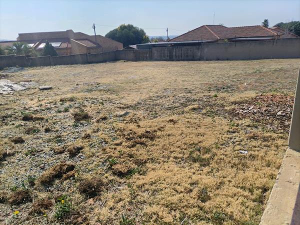 748 m² Land
