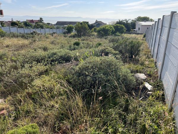 1 218 m² Land